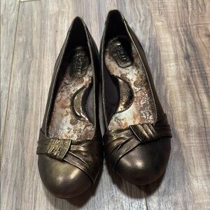 Elegant Bronze Women’s Flats